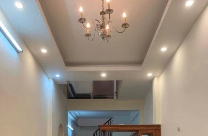 Cho thuê nhà nguyên căn ngõ  175 Định Công, 45m2 x 3.5 tầng, 2 ngủ to.có thể làm 3 ngủ - 10 Triệu